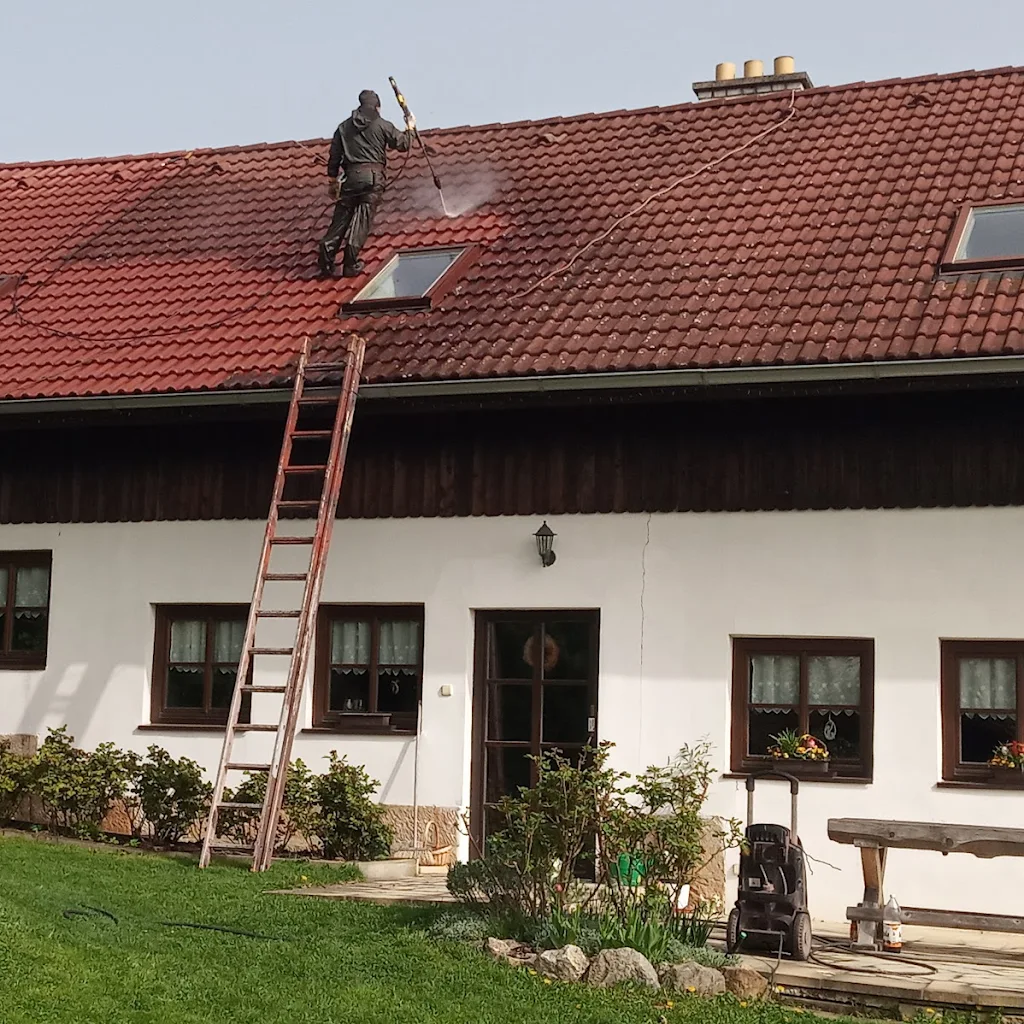 Renovační nátěr taškové střechy